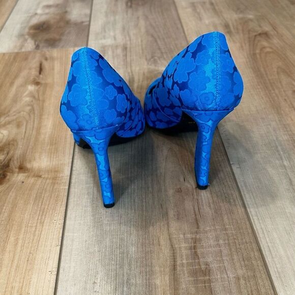 NWT Gianni Bini Blue Satin Embossed Floral Heels-Stiletto Closed Toe Size 8 1/2 - Picture 5 of 15